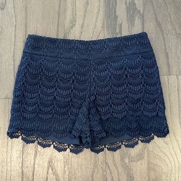LOFT Navy Crochet Riviera Shorts - Size 00 - Picture 1 of 8